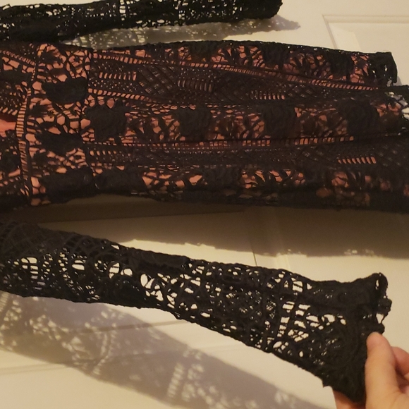 Black and Rosy mauve lace dress - Picture 3 of 5